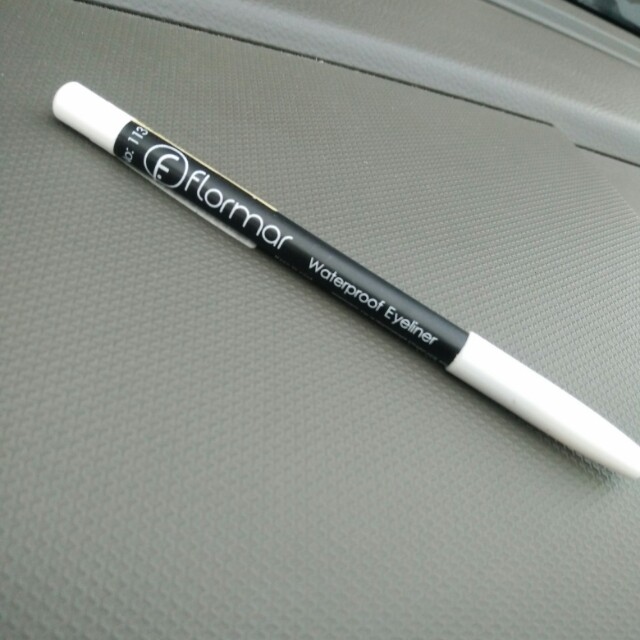 Flormar Waterproof Eyeliner White Kesehatan Kecantikan Rias Wajah Di Carousell