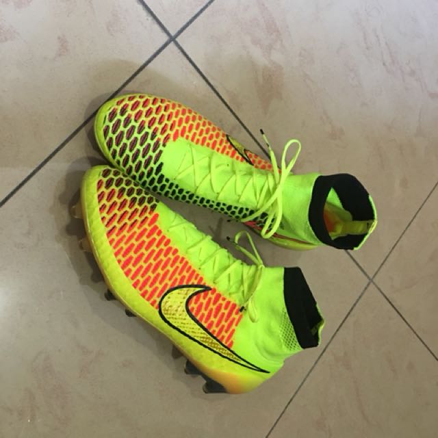 Nike magista obra size 9.5 hotsell