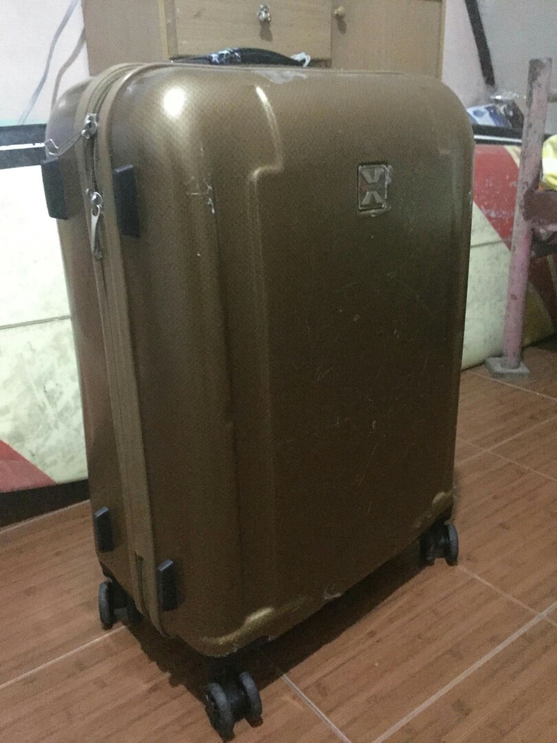 voyager hard case luggage