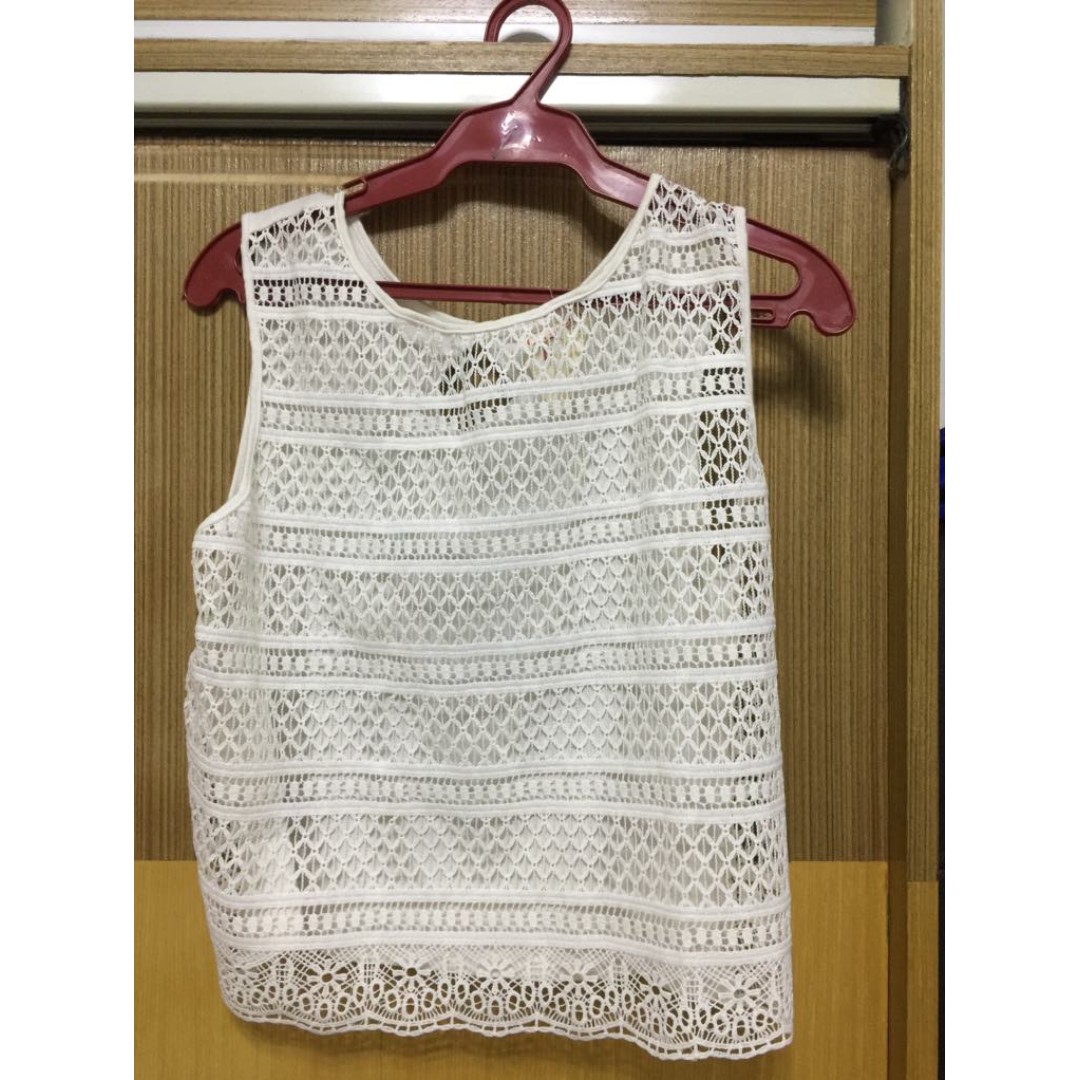 White Top, Women's Fashion, Tops, Sleeveless On Carousell