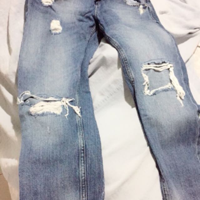 zara ripped boyfriend jeans