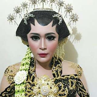Rias pengantin/wisuda