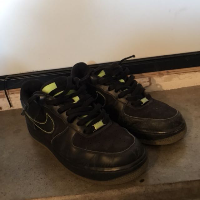 Black and neon sales green air force ones