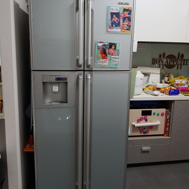hitachi fridge with ice maker