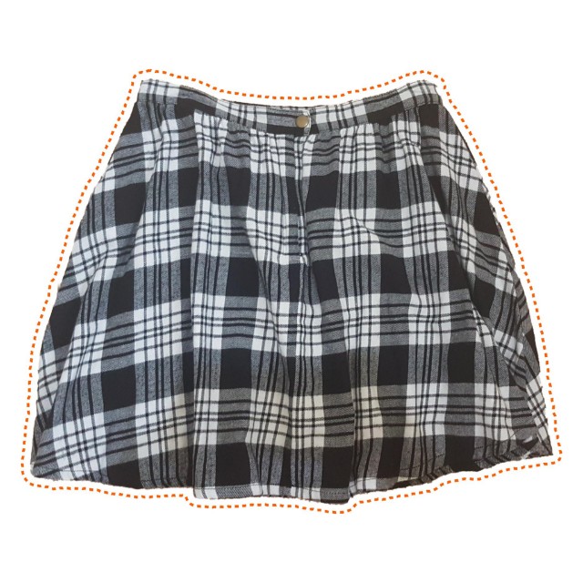New look checkered midi skirt (Category: Skirts) located in Manila. Submitted by xmyra (Listing ID 157734012, Image 1). Description: This is a really nice skirt. Will keep it if hindi mabibili..