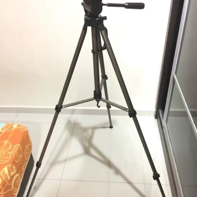 Nikon N70 Tripod for DSLR, Photography, Cameras on Carousell