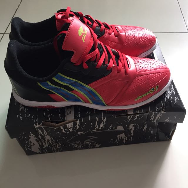 pan futsal shoes
