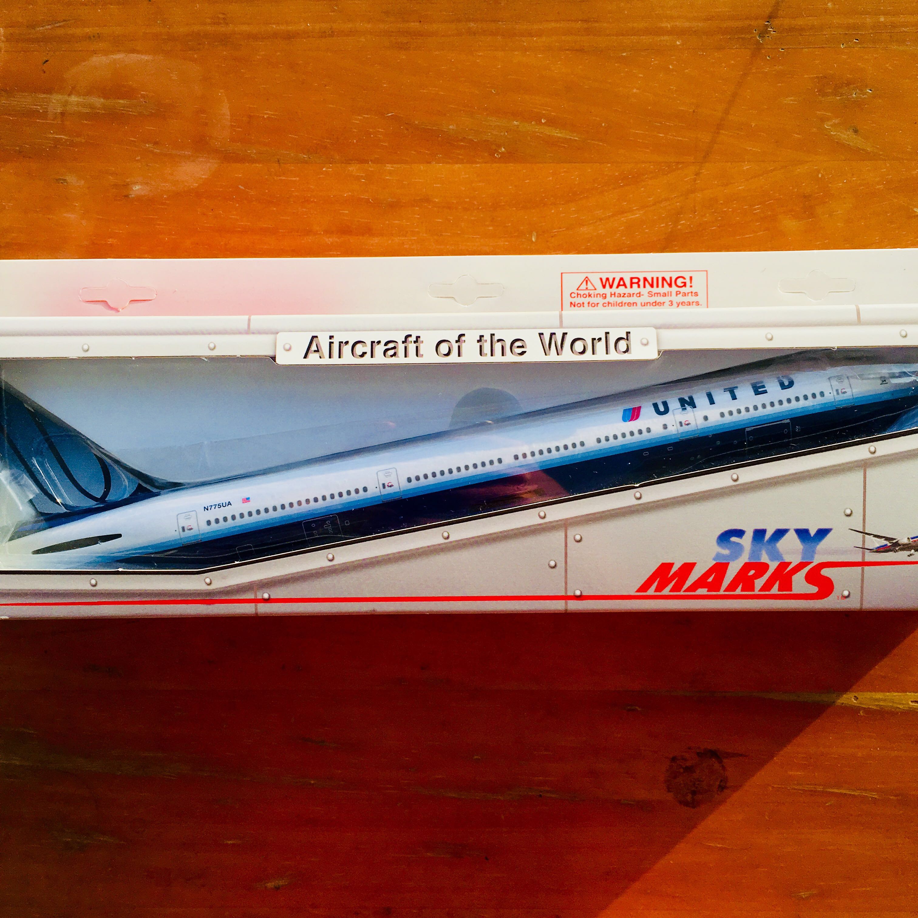United Airlines B777 200 Model Plane Toys Others On Carou United Airlines B777 200 Model Plane