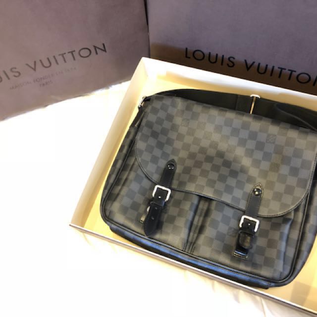 Authentic Louis Vuitton Bag (Category: Luxury Bags & Wallets) located in Manila. Submitted by skley (Listing ID 157924716, Image 1). Description: Authentic Louis Vuitton Bag N41500 Christopher Messager Damier Damier Graphite Canvas Dimension: 33.0 x 28.0 x 8.0 cm ( length x height x width ) - Damier Graphite canvas - Cowhide leather trim - Silver colour metallic pieces - Textile lining - Adjustable strap - 4 inside flat pockets - 2 pen loops - Ou