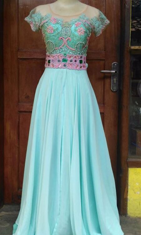 dress semi kebaya