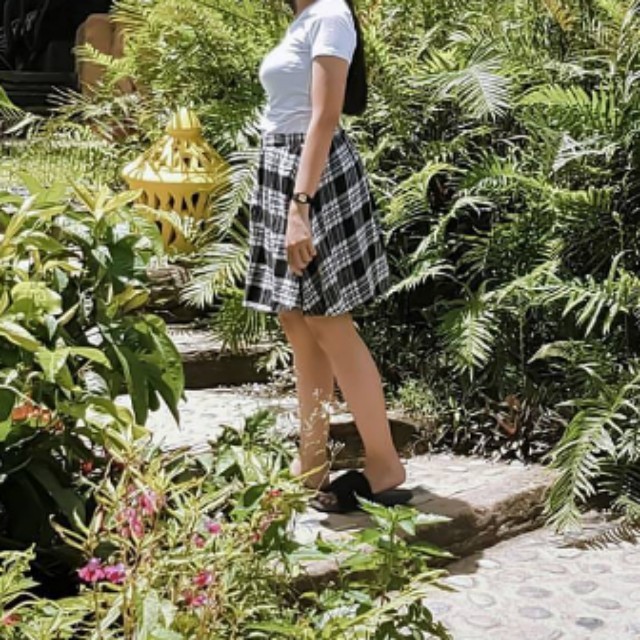 New look checkered midi skirt (Category: Skirts) located in Manila. Submitted by xmyra (Listing ID 157734012, Image 2). Description: This is a really nice skirt. Will keep it if hindi mabibili..
