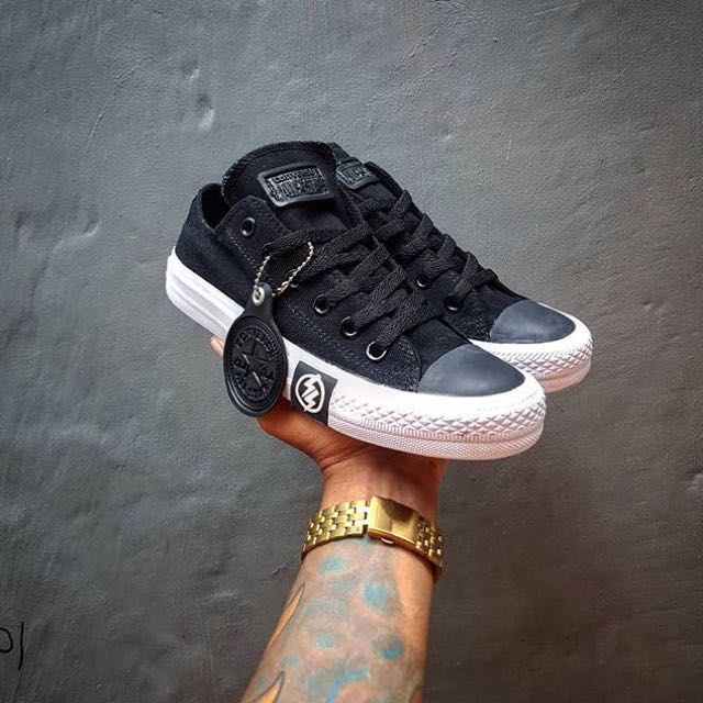 Harga converse undefeated original hot sale