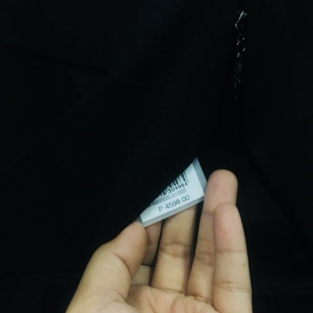 Guess Plain yet Sexy Back Black Dress (Category: Dresses) located in San Pedro. Submitted by me-shops (Listing ID 158045473, Image 3). Description: 100% brand new and original ☺️ pm me for details 😊.