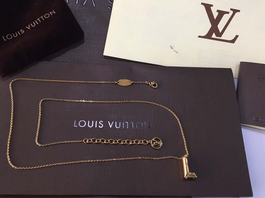 LOUIS VUITTON M61060 LV & ME LETTER E NECKLACE 237017514 WE, Luxury,  Accessories on Carousell