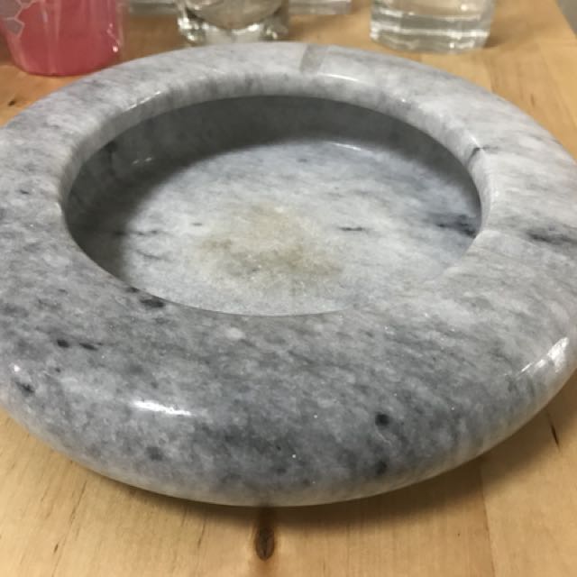 Marble ashtray (Category: Vases & Decorative Bowls) located in Singapore. Submitted by evararong (Listing ID 158032421, Image 2). Description: .