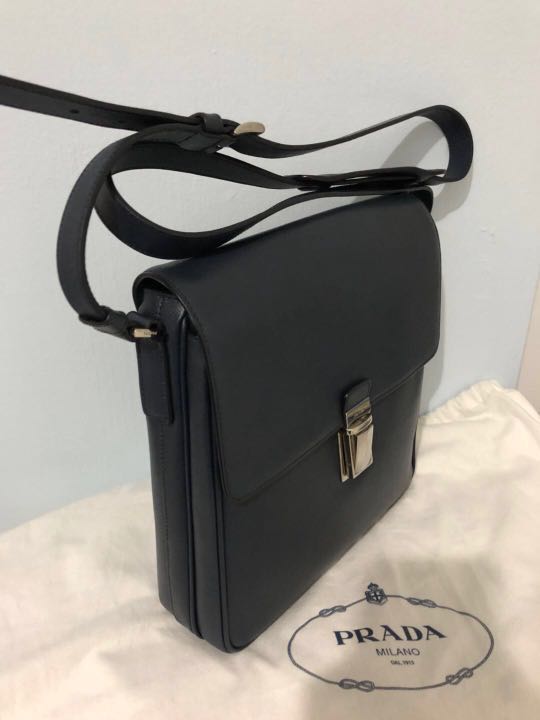 prada saffiano messenger bag