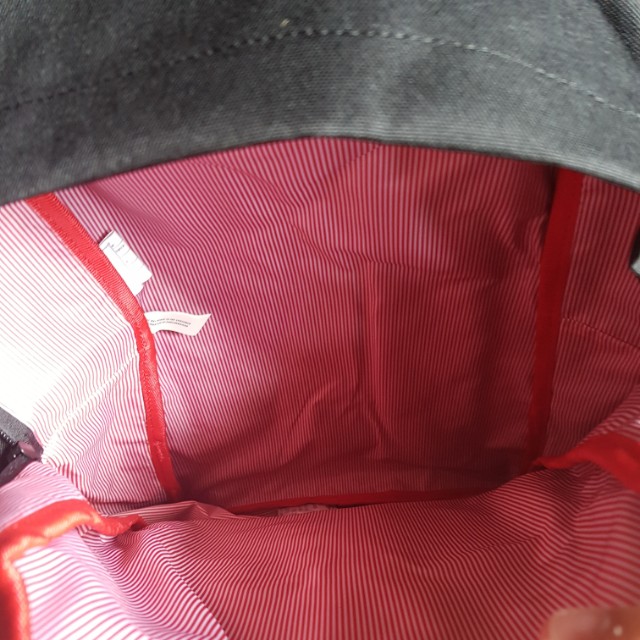 Herschel Classic Backpack, Men's Fashion, Bags, Backpacks on Carousell
