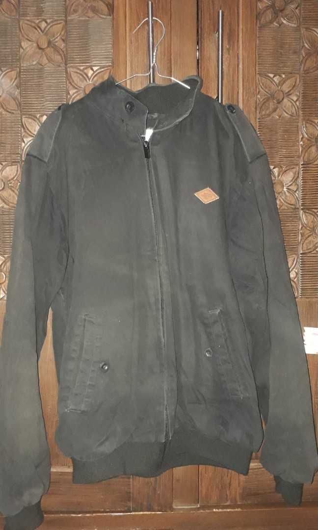 95 Jaket Ouval Research Bintaro HD