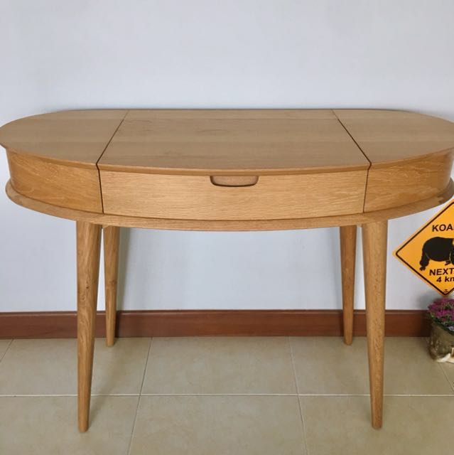 Dressing clearance table castlery