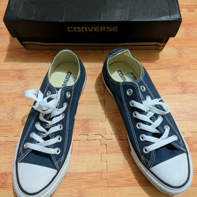 converse biru navy