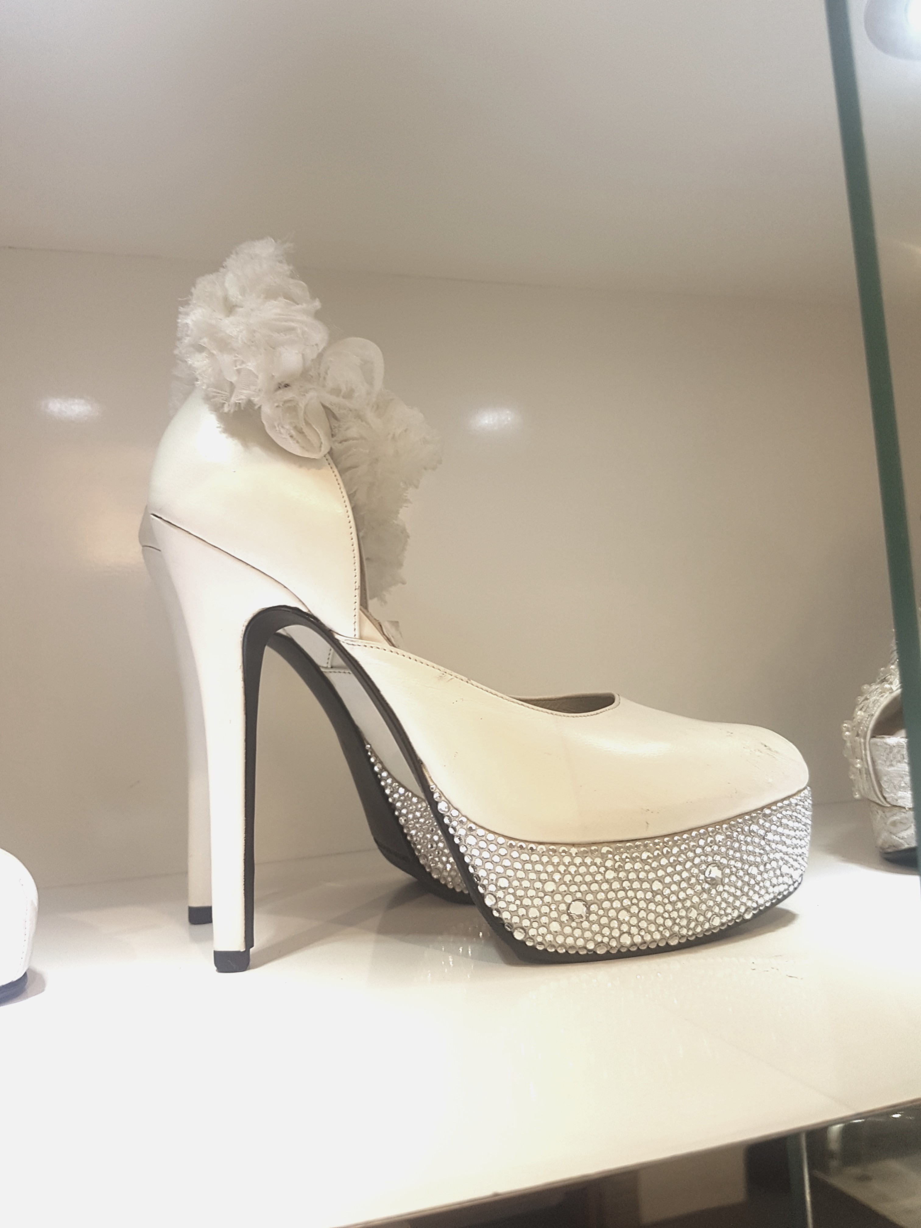 Jual Sepatu Putih Hak Tinggi Fesyen Wanita Sepatu Di Carousell