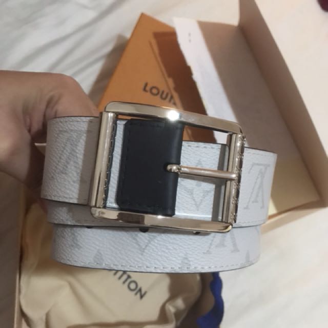 Louis Vuitton REVERSO 40MM REVERSIBLE, Men's Fashion, Watches &  Accessories, Handkerchief & Pocket Squares on Carousell