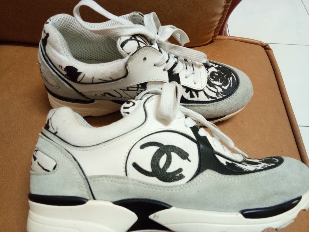 Sepatu sneakers Chanel authentic 