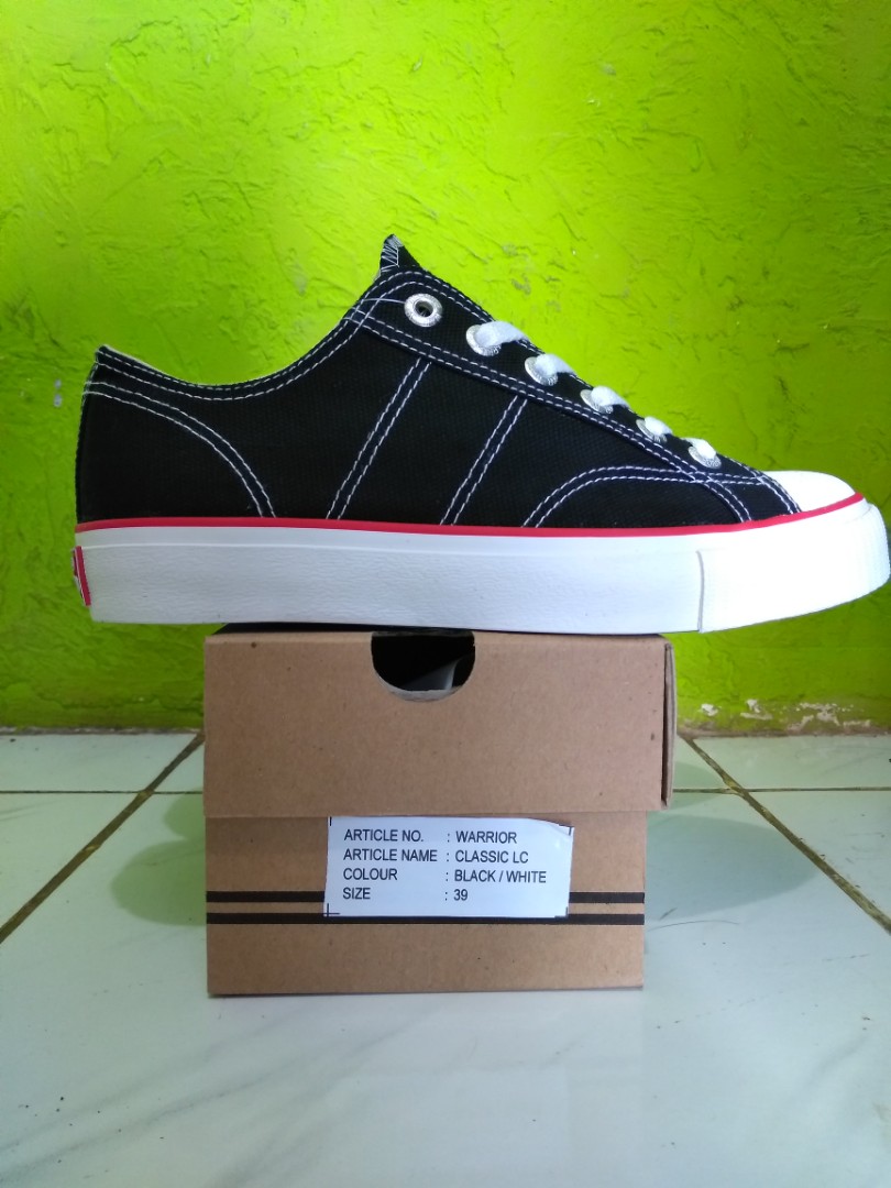 Sepatu Warrior Classic Low Black White Original Fesyen Pria Sepatu Di Carousell