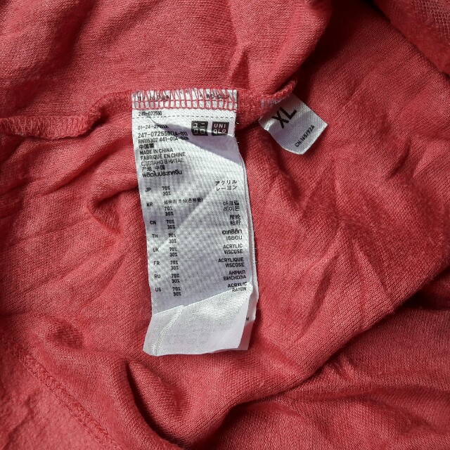 Uniqlo Plan Pink Longsleeves (Category: Longsleeves) located in San Fernando. Submitted by dinochen921 (Listing ID 158375809, Image 2). Description: Fits XL. Pls manage your expectations since this item is used. Pm for more details..