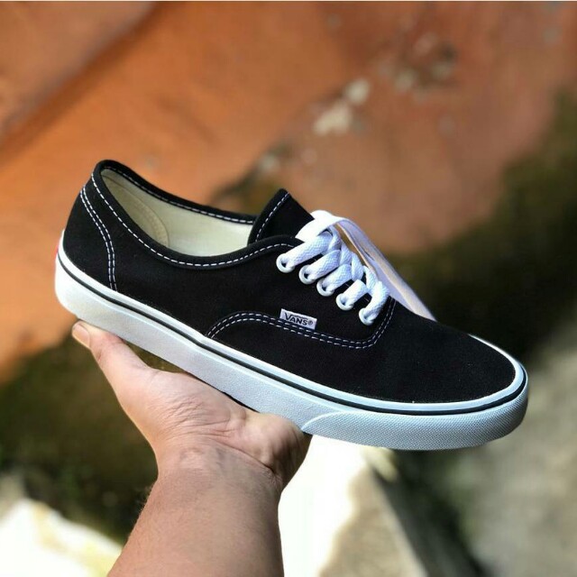 vans authentic black white classic