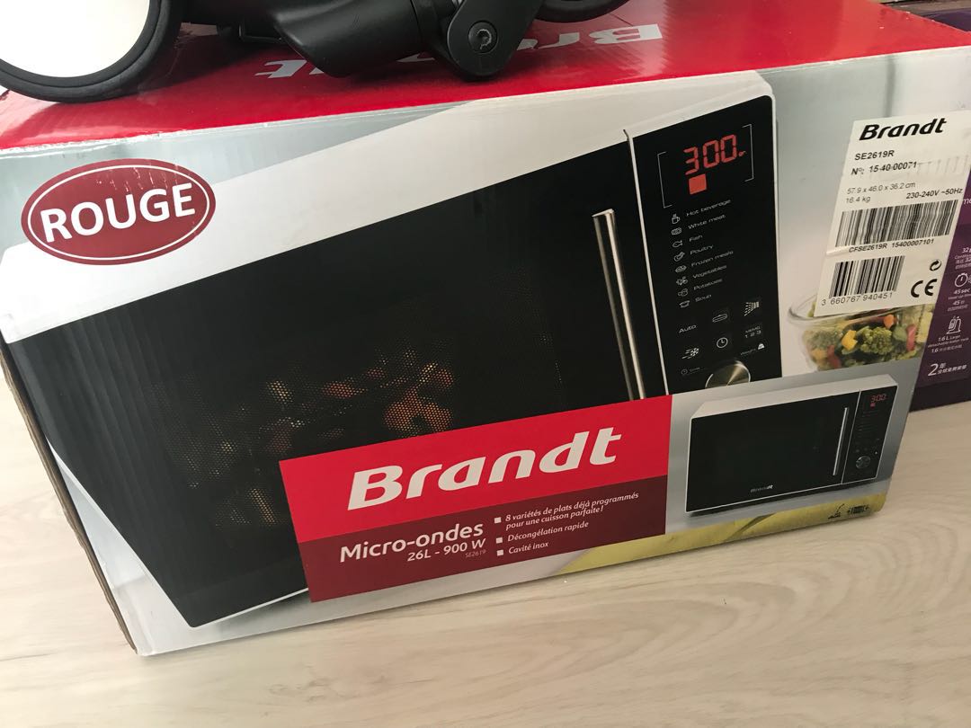 Brandt Microwave SE2619R (Black and Red), TV & Home Appliances, Kitchen