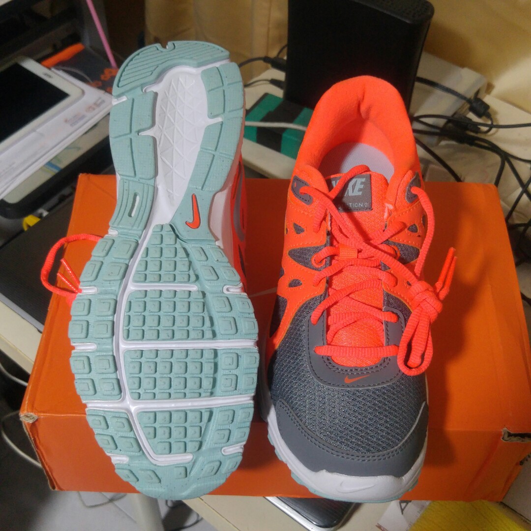 nike wmns revolution 2