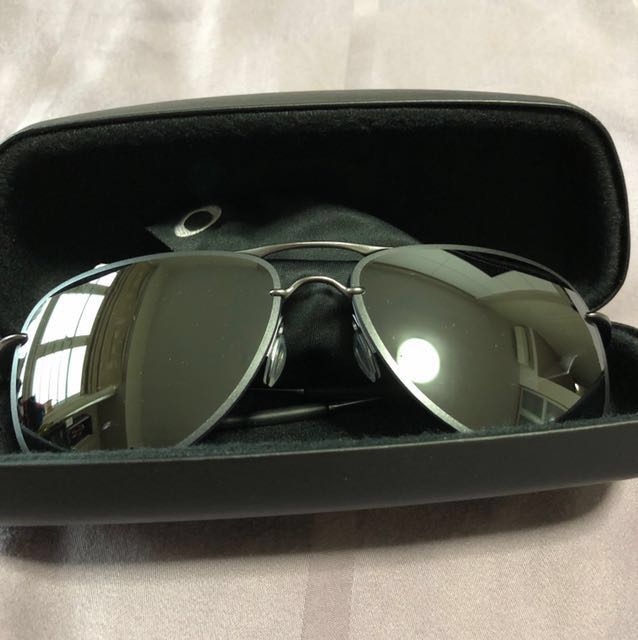 Oakley metal frame sunglasses genuine Oakley product aviator