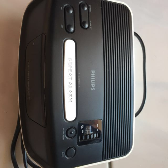 Philips clock radio AJ3122, Audio, Portable Music Players on Carousell