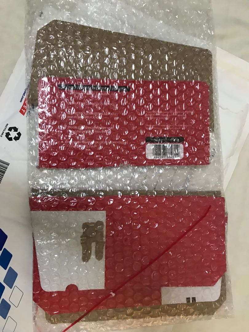 SHINee (Category: K-Wave Merchandise) located in Singapore. Submitted by 1122x0321 (Listing ID 158570653, Image 4). Description: I don’t understand how anyone can mail a L holder like this. Bought the same L holder from the same seller twice and both times received in this kinda state. Please have some common sense when mailing things. I asked you to insert a cardboard to back the folder up. Not just throw in random pieces of small cardboards tha