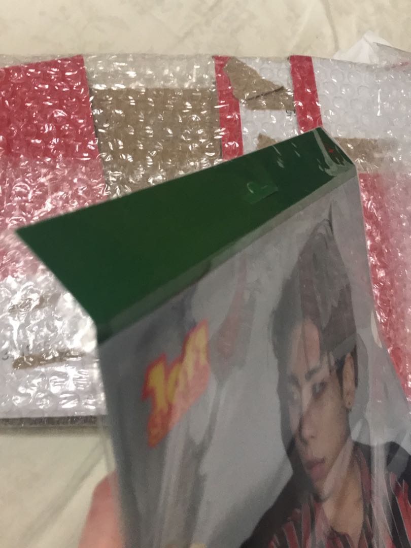 SHINee (Category: K-Wave Merchandise) located in Singapore. Submitted by 1122x0321 (Listing ID 158570653, Image 3). Description: I don’t understand how anyone can mail a L holder like this. Bought the same L holder from the same seller twice and both times received in this kinda state. Please have some common sense when mailing things. I asked you to insert a cardboard to back the folder up. Not just throw in random pieces of small cardboards tha
