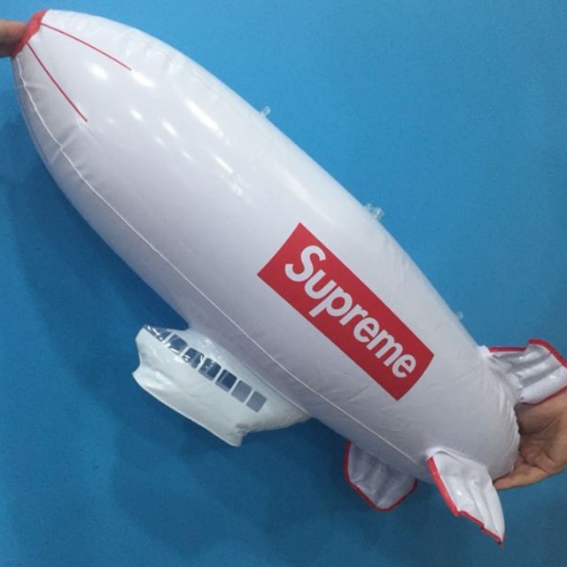 supreme バルーン 飛行船 風船