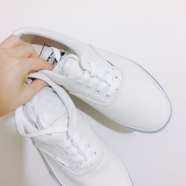vans shoes in white colour