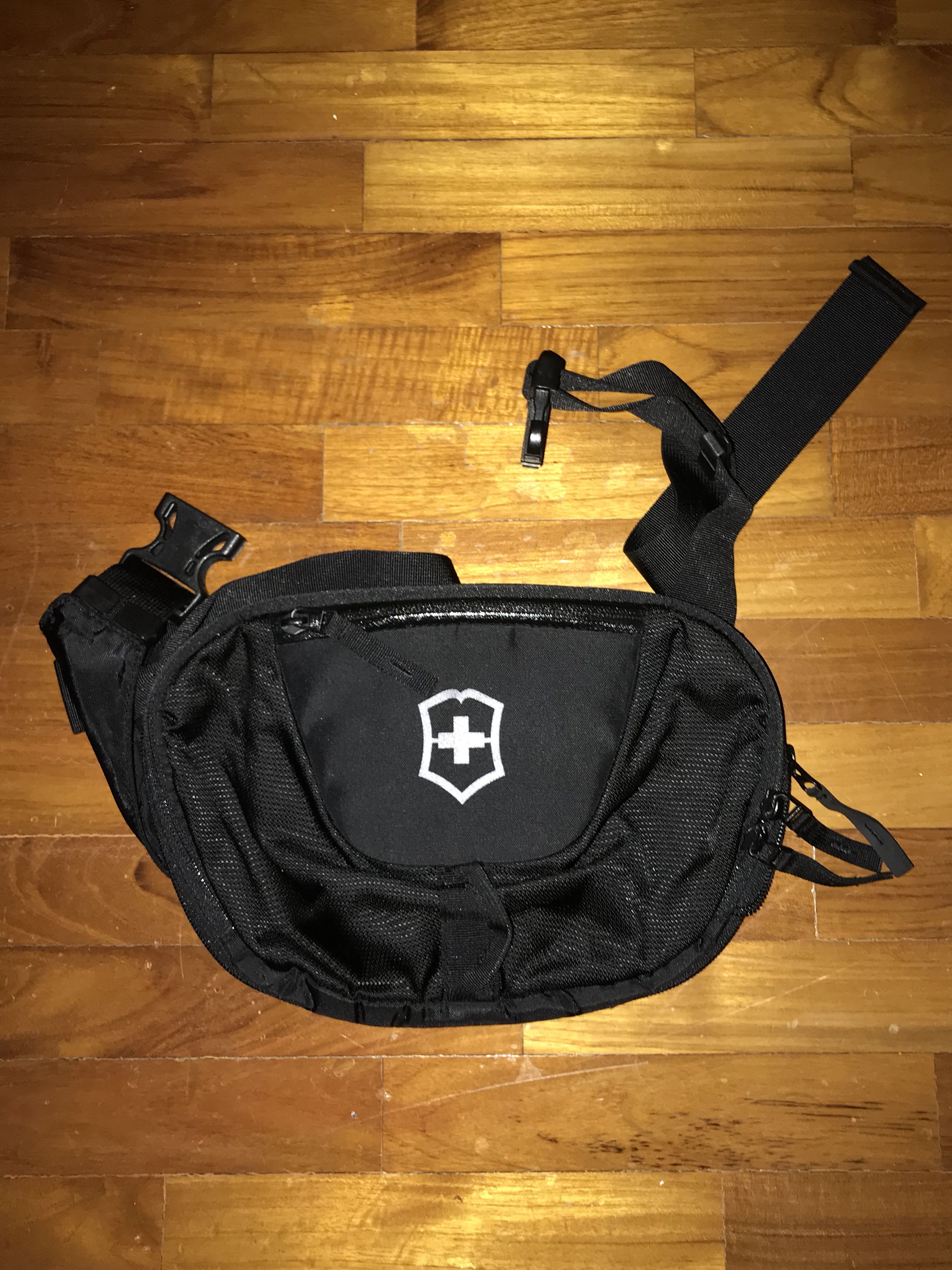 Victorinox Waist Pouch, Men's Fashion