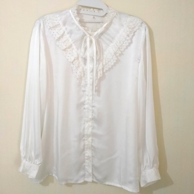 Reprice Jual Rugi White Top Blouse Blus Putih Lengan Panjang Fesyen Wanita Pakaian Wanita Atasan Di Carousell