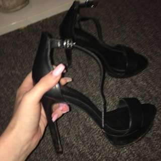 Lipstik heels
