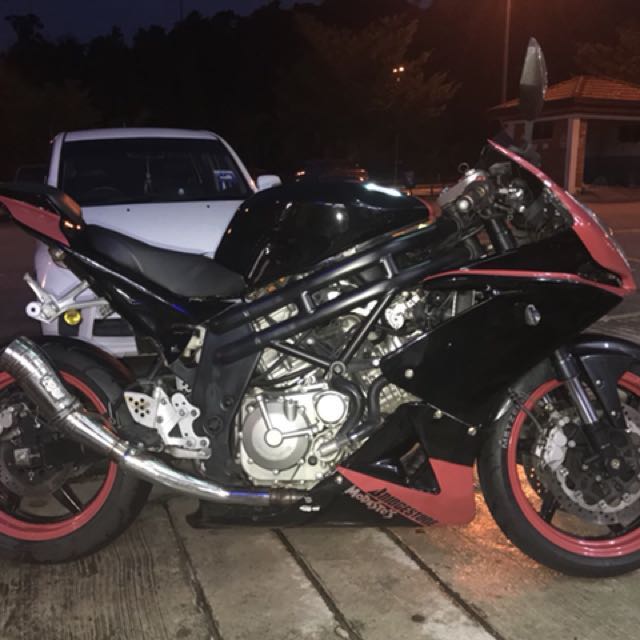 Hyosung aprilia 650 top