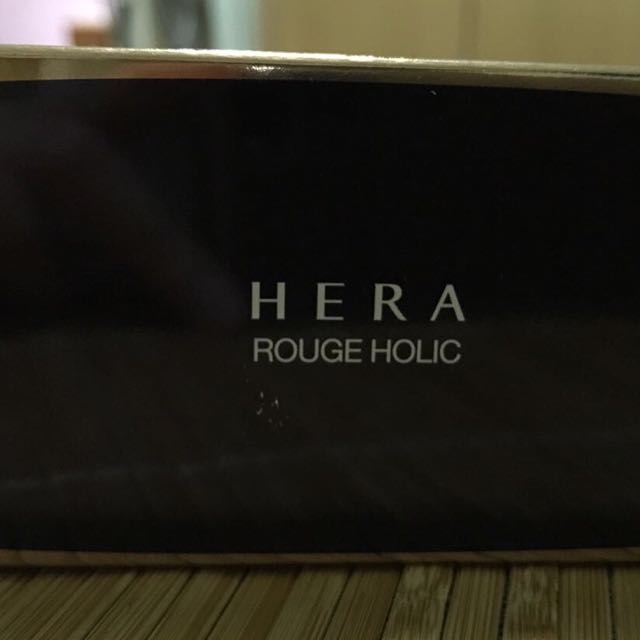 Hera rouge set (Category: Makeup) located in Singapore. Submitted by 20_koalas (Listing ID 158810149, Image 1). Description: .