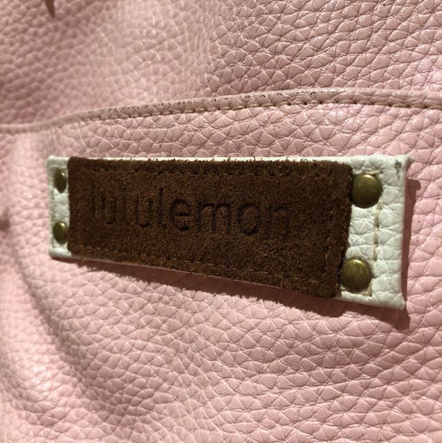 Beautiful pink/white lululemon leather bag (Category: Bags & Wallets) located in Toronto. Submitted by h_closet27 (Listing ID 156144816, Image 1). Description: Gently used but no stain, or damage. Condition 9/10. Genuine leather, strong and gorgeous. Can hold 15 » laptop for school or use it as a gym bag.