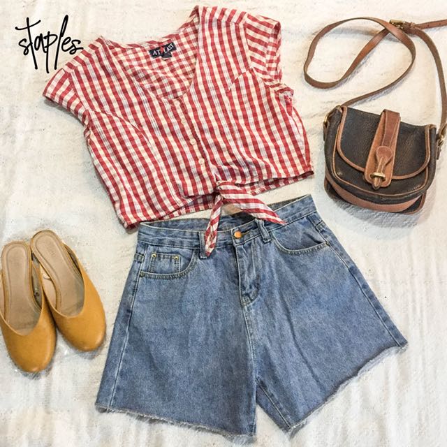 Mom Denim Shorts (Code-Ruth) (Category: Shorts) located in Quezon City. Submitted by staples_ (Listing ID 159100895, Image 1). Description: .