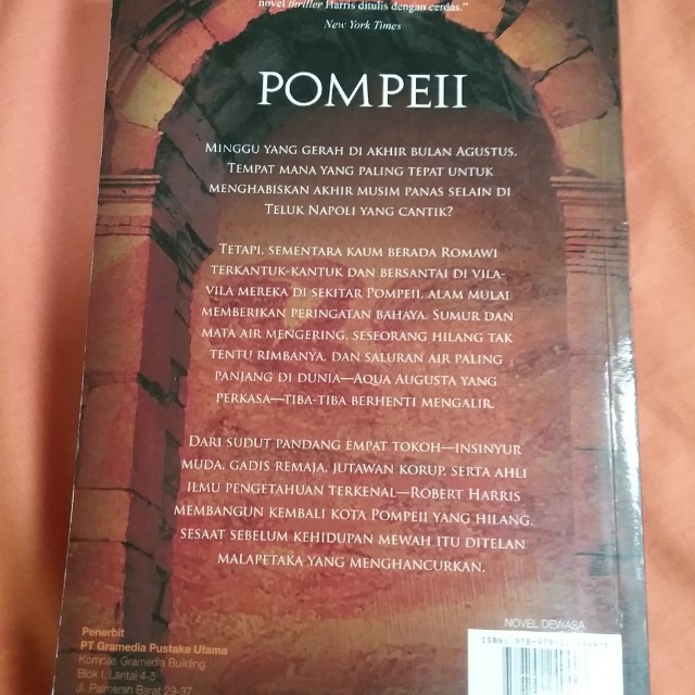 Novel Fiksi Pompeii Karya Robert Harris Books Stationery Books