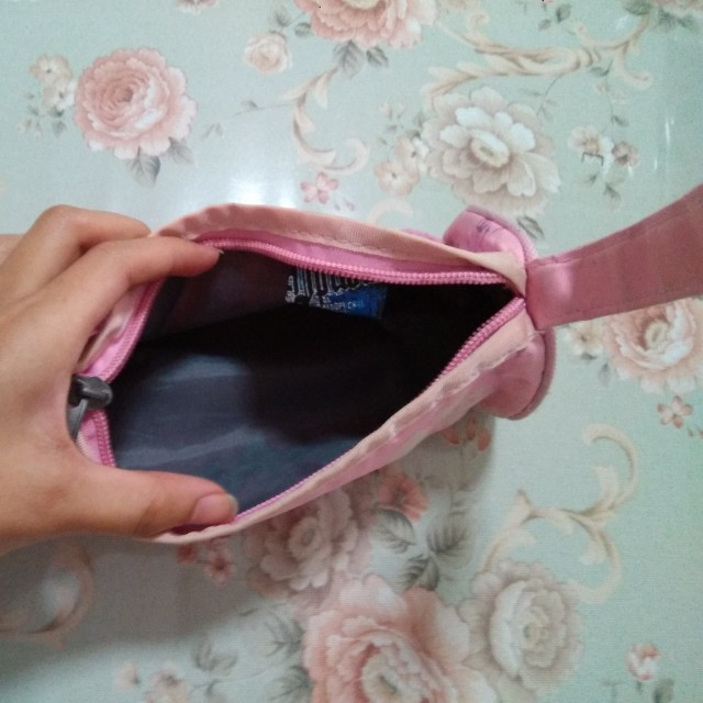 Options Pencil Case (Category: Stationery & School Supplies) located in Singapore. Submitted by aphrodite_luna (Listing ID 159013421, Image 3). Description: ✨Pink design options pencil case ✨Paint abit wear off at the back.