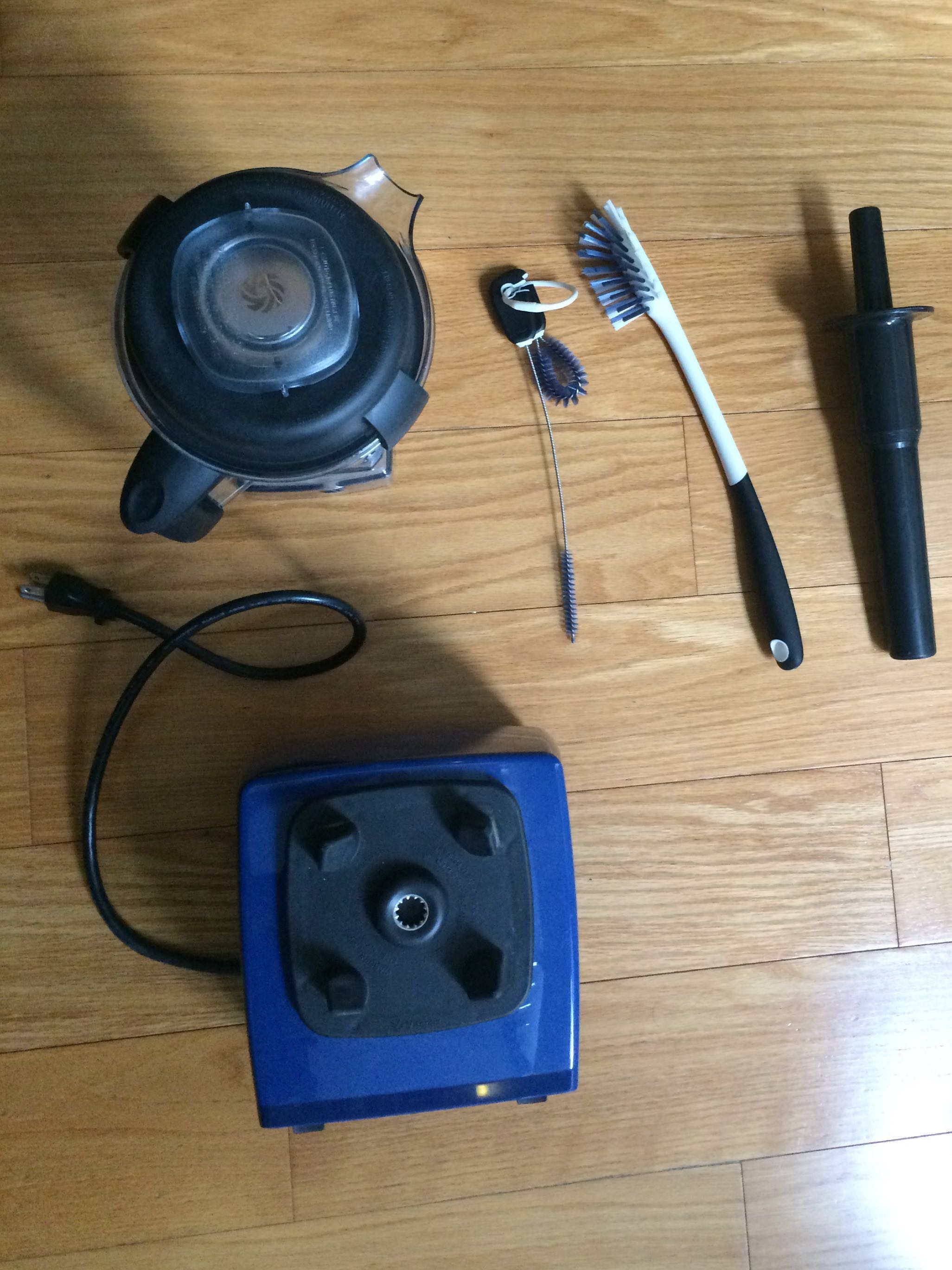 Vitamix Blender with Cleaning brushes Great Condition (needs 120V