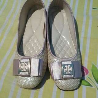 Flat shoes