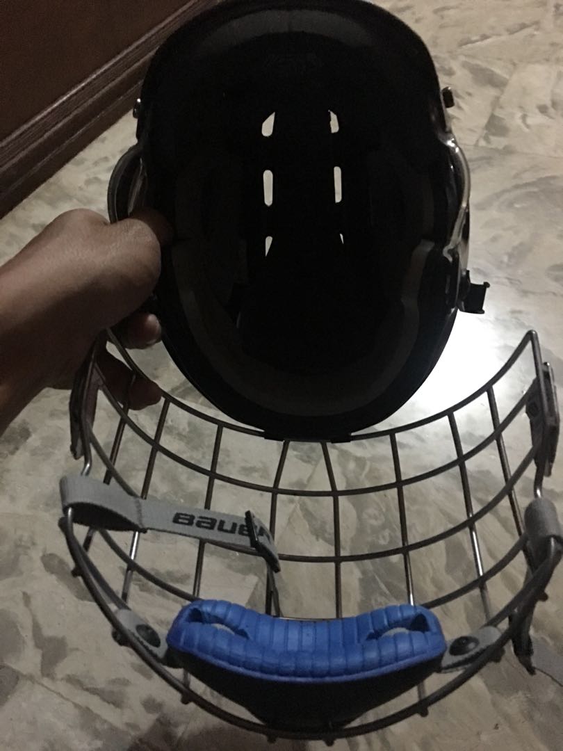 Bauer Helmet size xs ,, Sports Equipment, Sports & Games, Skates
